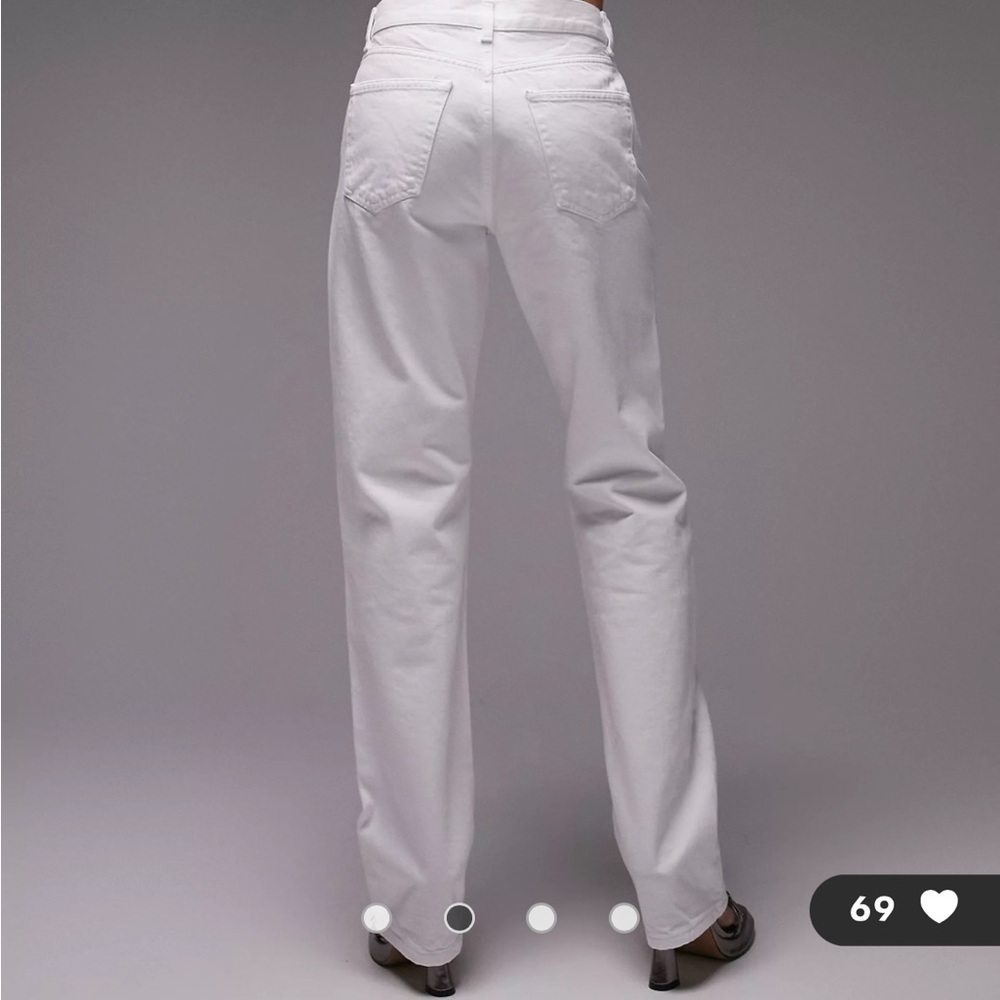 Topshop Dad jean in white waist is 30 length is 30.  Some fraying on hem. - Picture 3 of 7